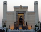Memorial at Phra Put Yot Fa (Memorial Bridge).JPG (88 KB)